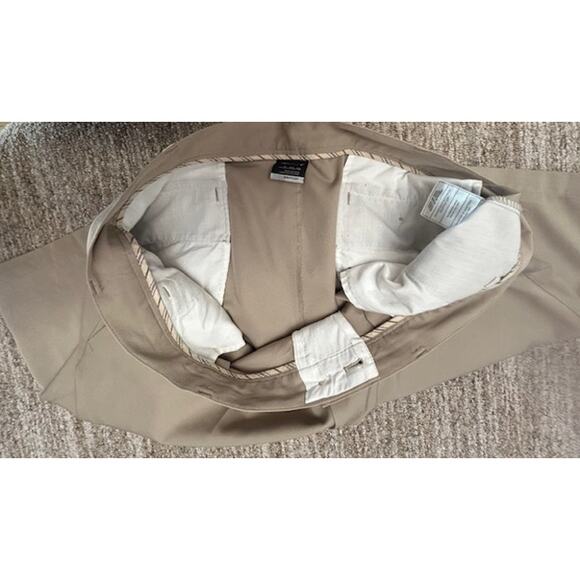 Nike Dri-Fit Golf Khaki Pleated Front Golf Shorts Size 42 - Picture 8 of 10